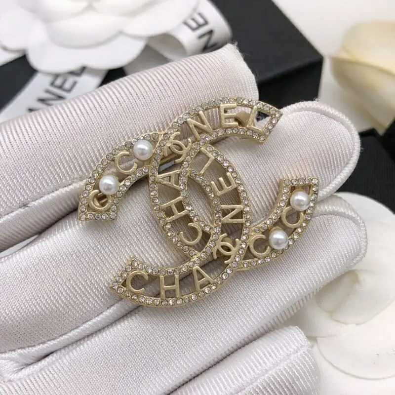 chanel brooches pour femme s_12052a73